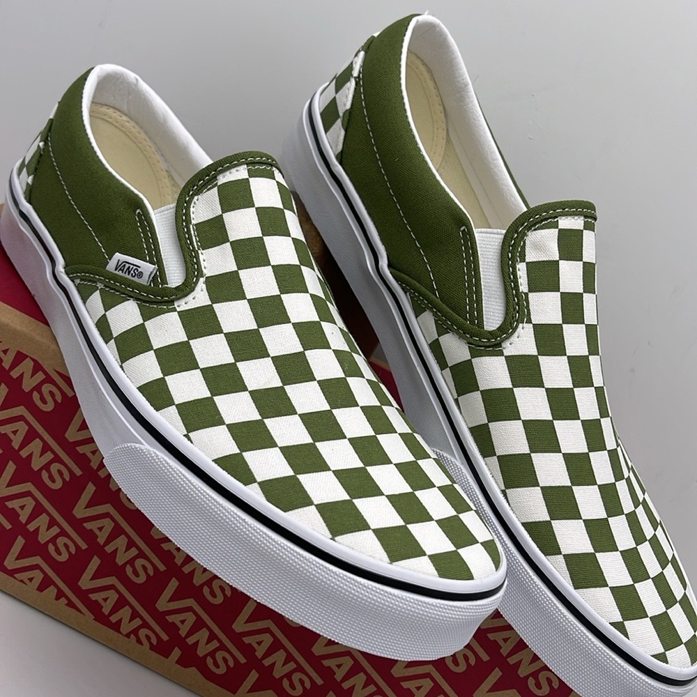 Vans Men’s Classic Slip-On Color Theory Checkerboard
VN000D03CIB
Sneakers - Picture 6 of 16